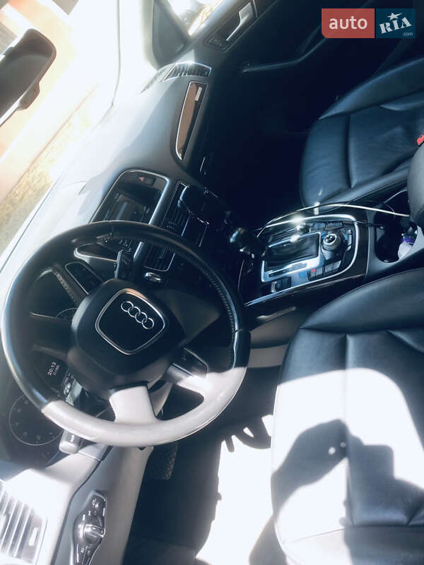 Внедорожник / Кроссовер Audi Q5 2011 в Ужгороде