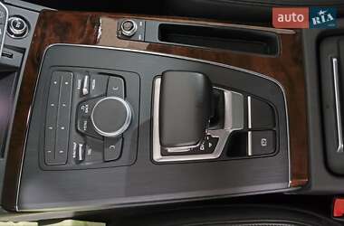 Внедорожник / Кроссовер Audi Q5 2020 в 