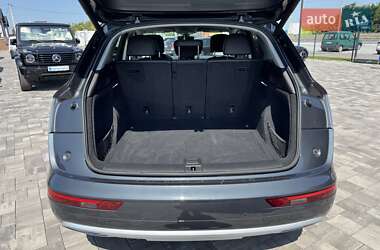 Внедорожник / Кроссовер Audi Q5 2017 в 
