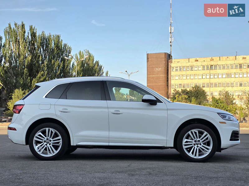 Позашляховик / Кросовер Audi Q5 2019 в Ужгороді