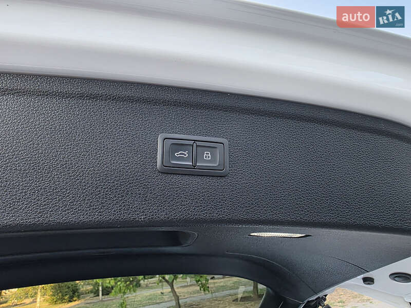 Внедорожник / Кроссовер Audi Q5 2019 в Ужгороде