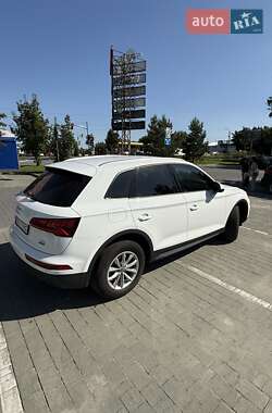 Позашляховик / Кросовер Audi Q5 2017 в 