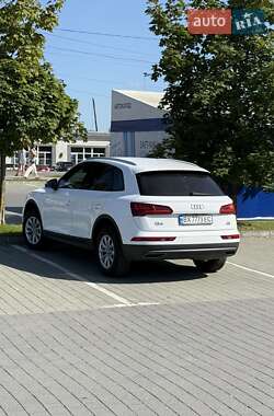 Позашляховик / Кросовер Audi Q5 2017 в 