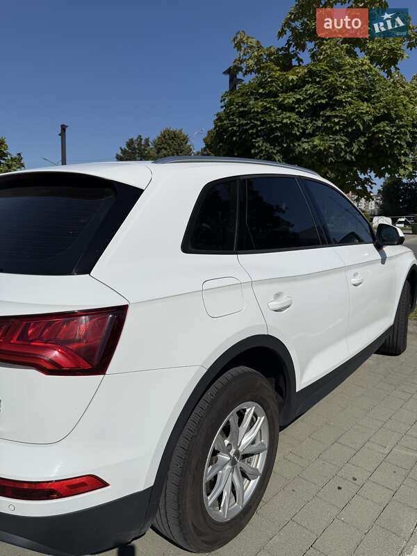 Внедорожник / Кроссовер Audi Q5 2017 в Хмельницком