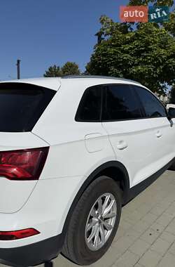 Позашляховик / Кросовер Audi Q5 2017 в 