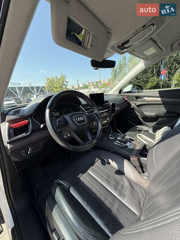 Внедорожник / Кроссовер Audi Q5 2017 в Хмельницком