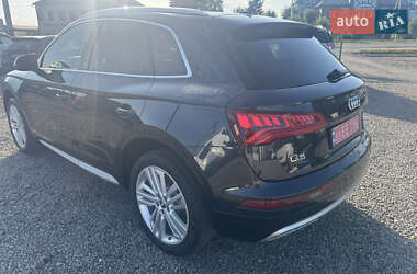 Внедорожник / Кроссовер Audi Q5 2018 в 