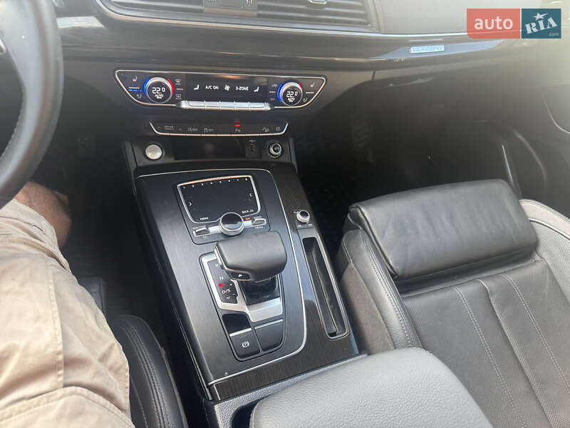 Внедорожник / Кроссовер Audi Q5 2018 в Луцке