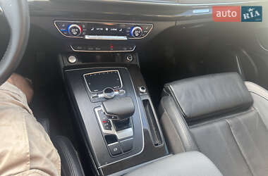 Внедорожник / Кроссовер Audi Q5 2018 в 