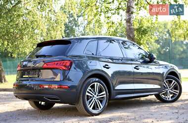 Внедорожник / Кроссовер Audi Q5 2018 в 