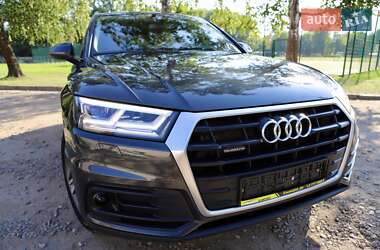 Внедорожник / Кроссовер Audi Q5 2018 в 