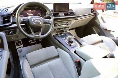 Внедорожник / Кроссовер Audi Q5 2018 в 