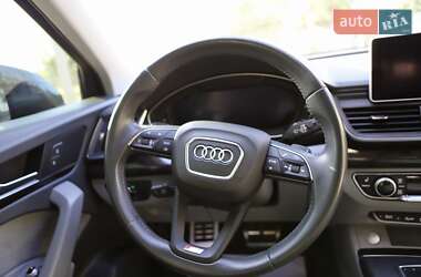 Внедорожник / Кроссовер Audi Q5 2018 в 