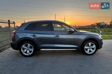 Внедорожник / Кроссовер Audi Q5 2018 в 