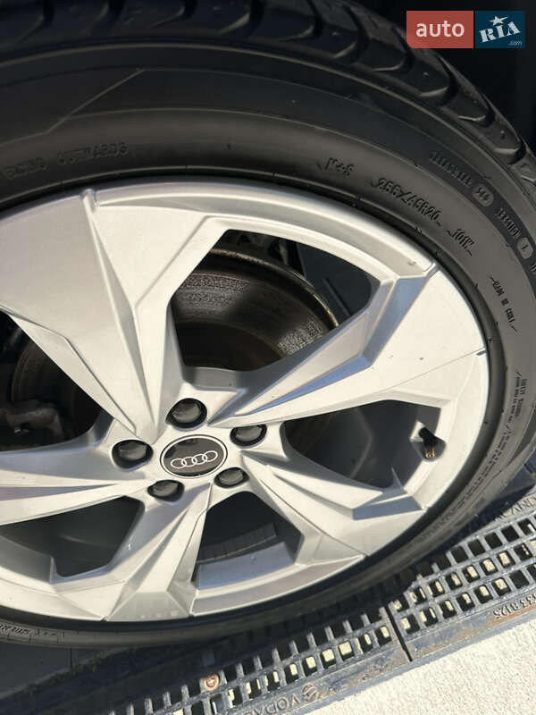 Внедорожник / Кроссовер Audi Q5 2021 в Луцке