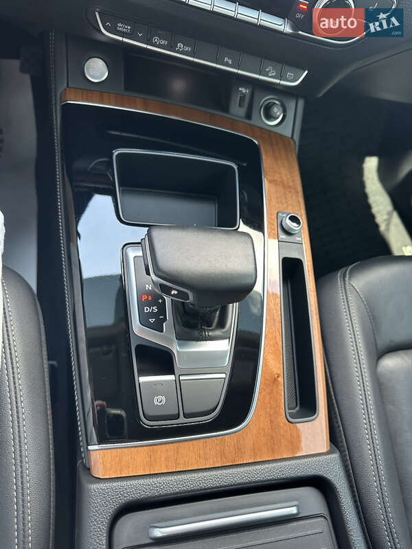 Внедорожник / Кроссовер Audi Q5 2021 в Луцке