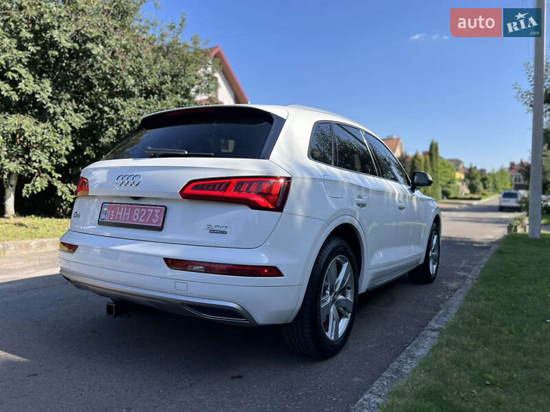 Внедорожник / Кроссовер Audi Q5 2018 в Ровно