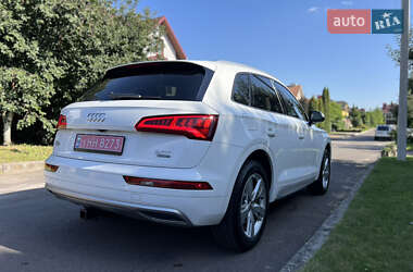 Внедорожник / Кроссовер Audi Q5 2018 в 