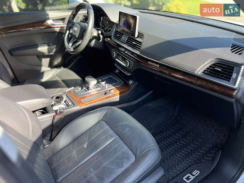 Внедорожник / Кроссовер Audi Q5 2018 в Ровно