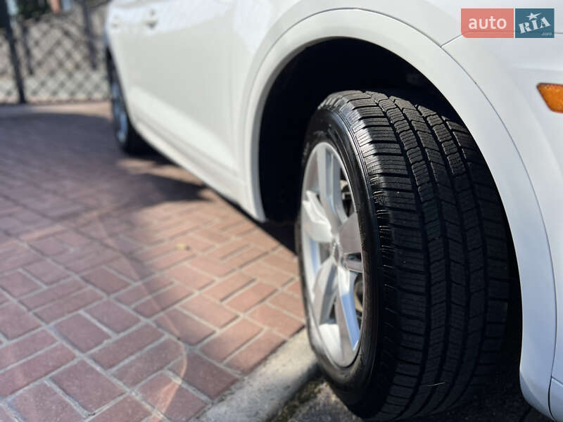 Внедорожник / Кроссовер Audi Q5 2018 в Ровно