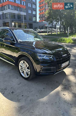 Внедорожник / Кроссовер Audi Q5 2018 в 