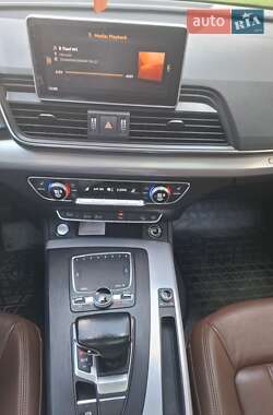 Внедорожник / Кроссовер Audi Q5 2017 в 