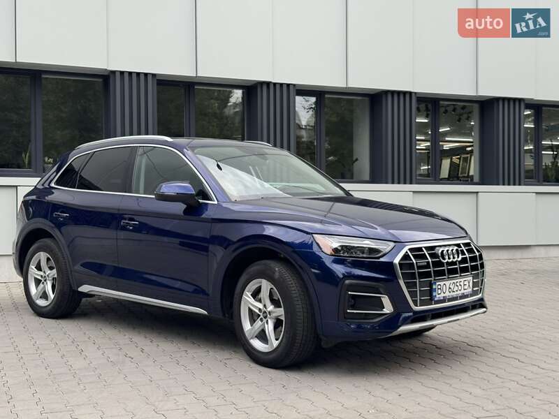 Внедорожник / Кроссовер Audi Q5 2021 в 