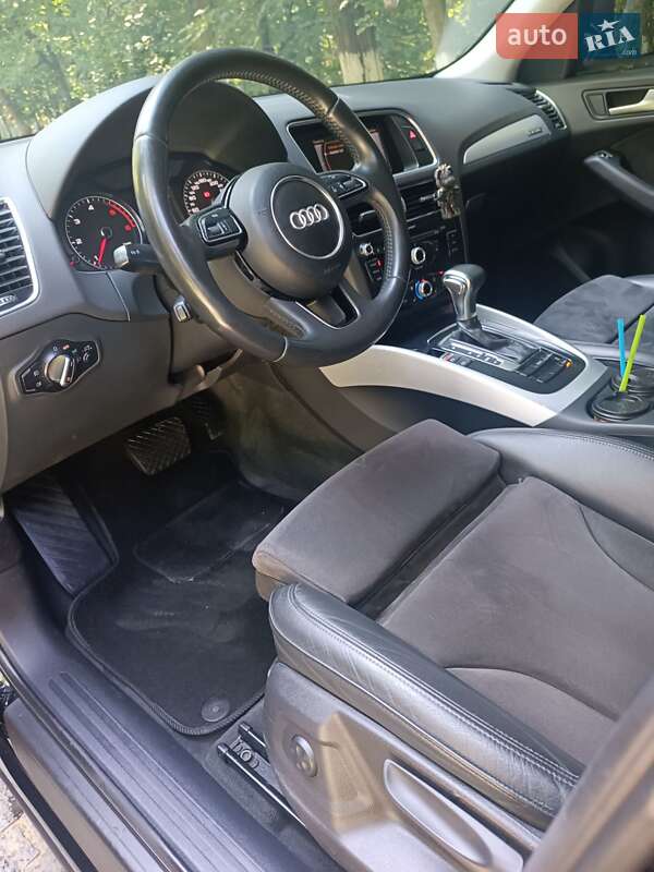Внедорожник / Кроссовер Audi Q5 2013 в Черновцах