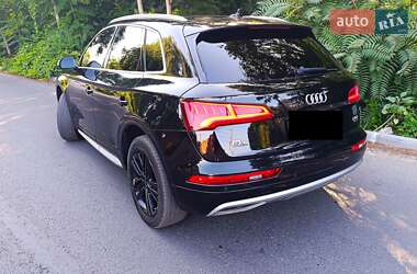 Внедорожник / Кроссовер Audi Q5 2018 в 