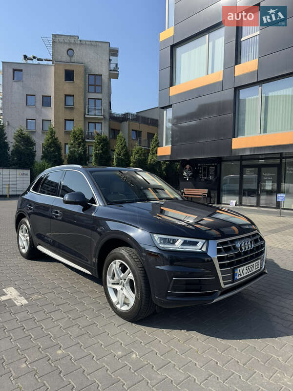 Внедорожник / Кроссовер Audi Q5 2018 в Ужгороде