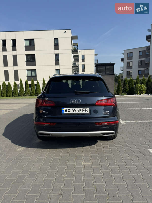 Внедорожник / Кроссовер Audi Q5 2018 в Ужгороде