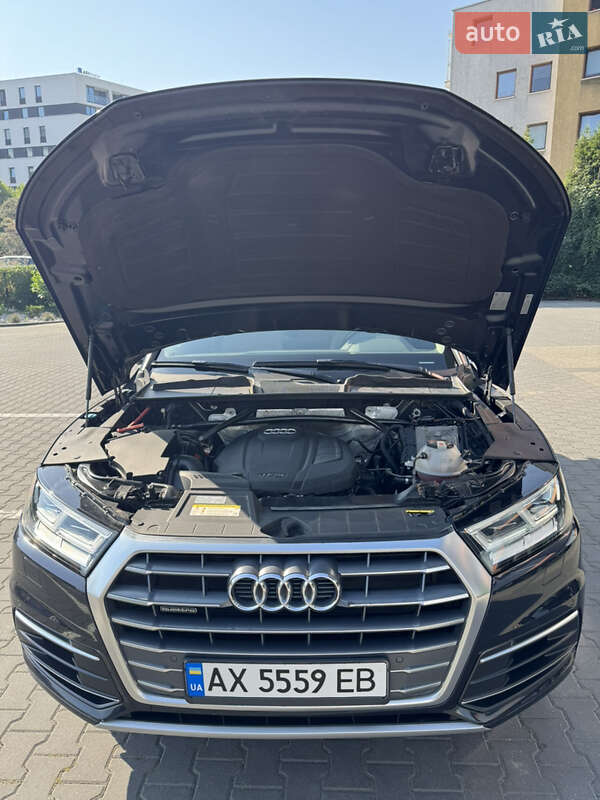 Внедорожник / Кроссовер Audi Q5 2018 в Ужгороде