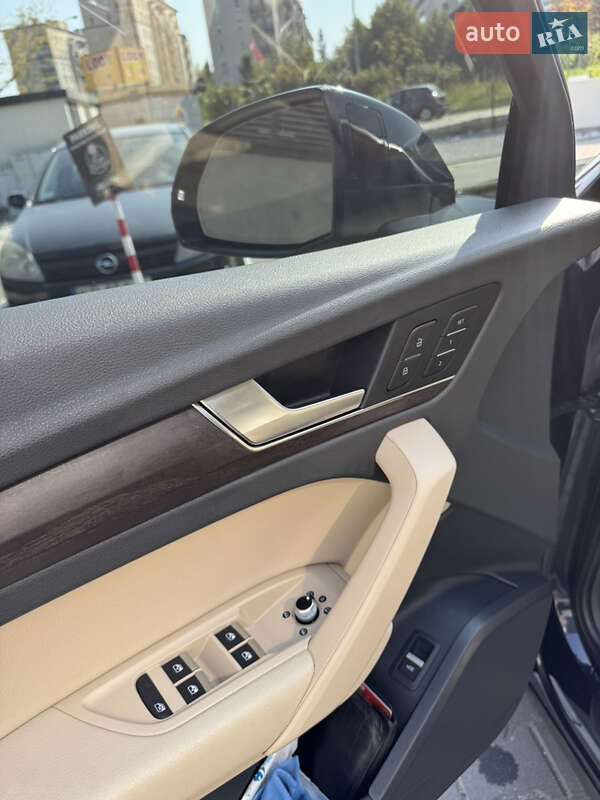 Внедорожник / Кроссовер Audi Q5 2018 в Ужгороде
