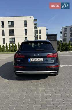 Внедорожник / Кроссовер Audi Q5 2018 в 