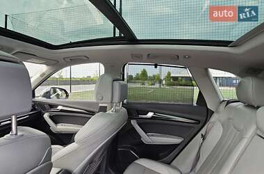 Внедорожник / Кроссовер Audi Q5 2018 в 
