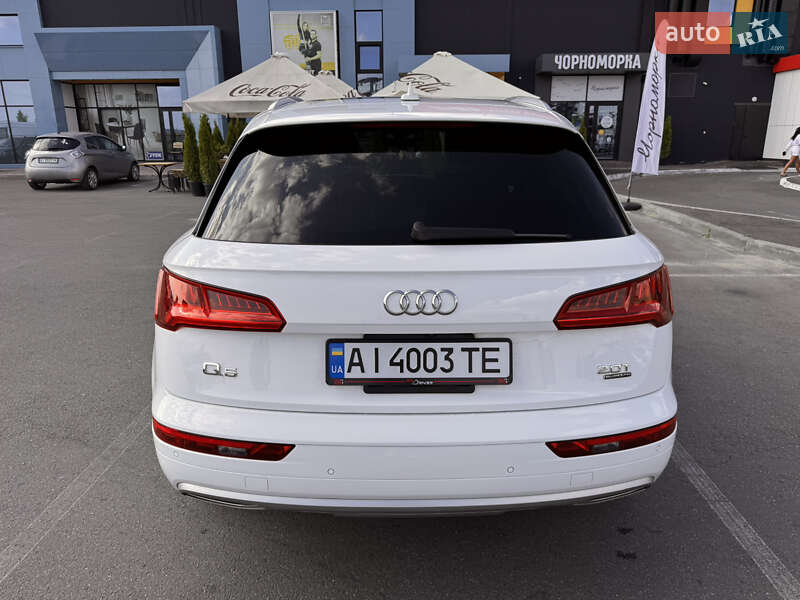 Внедорожник / Кроссовер Audi Q5 2017 в Софиевской Борщаговке