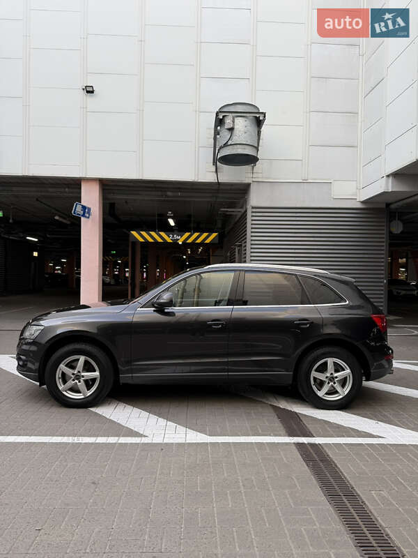 Внедорожник / Кроссовер Audi Q5 2010 в Киеве