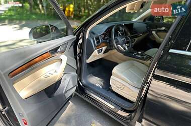 Внедорожник / Кроссовер Audi Q5 2017 в 