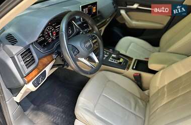 Внедорожник / Кроссовер Audi Q5 2017 в 