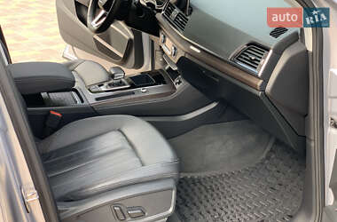 Внедорожник / Кроссовер Audi Q5 2021 в 