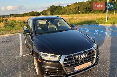 Внедорожник / Кроссовер Audi Q5 2018 в 