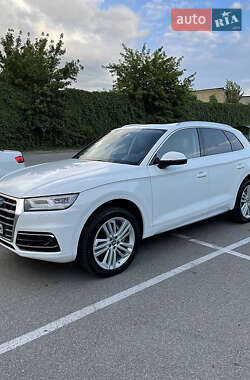 Внедорожник / Кроссовер Audi Q5 2018 в 