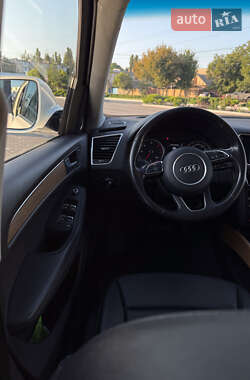 Позашляховик / Кросовер Audi Q5 2015 в 