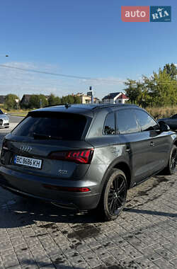 Внедорожник / Кроссовер Audi Q5 2017 в 