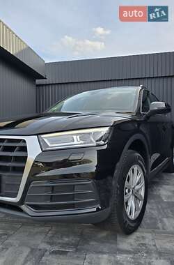 Позашляховик / Кросовер Audi Q5 2018 в 