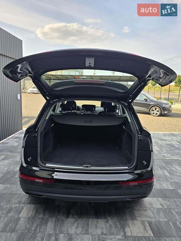 Позашляховик / Кросовер Audi Q5 2018 в Луцьку