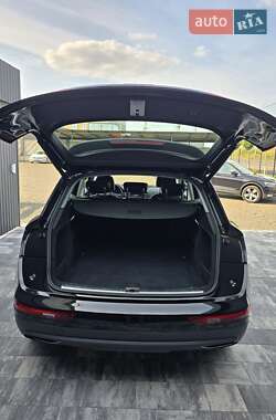 Позашляховик / Кросовер Audi Q5 2018 в 