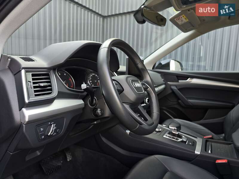 Позашляховик / Кросовер Audi Q5 2018 в Луцьку