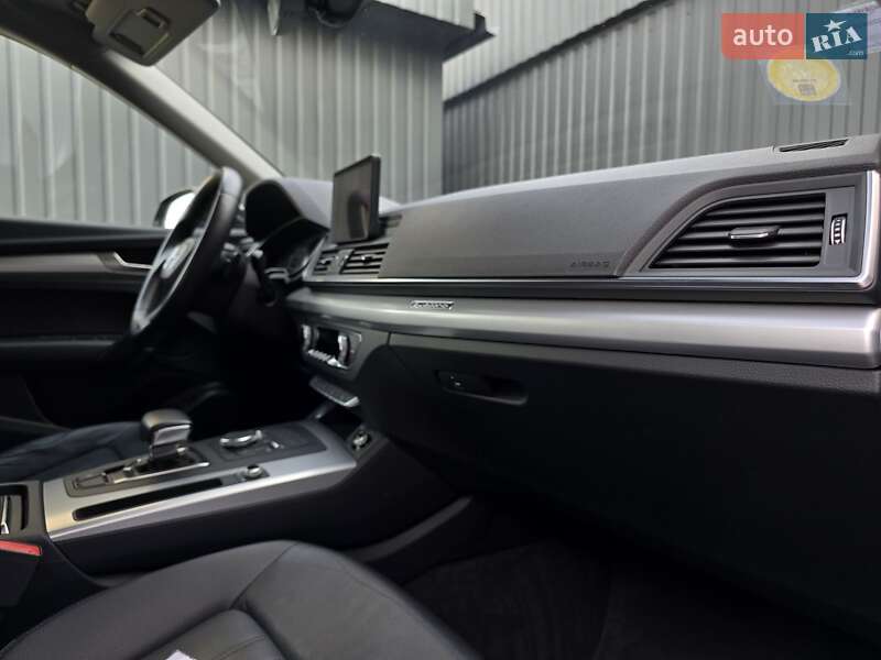 Позашляховик / Кросовер Audi Q5 2018 в Луцьку