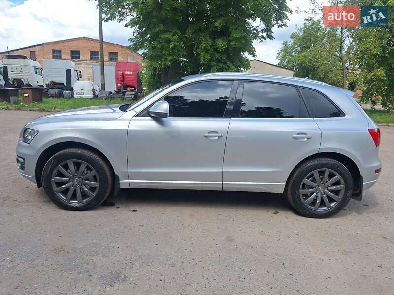 Внедорожник / Кроссовер Audi Q5 2010 в 